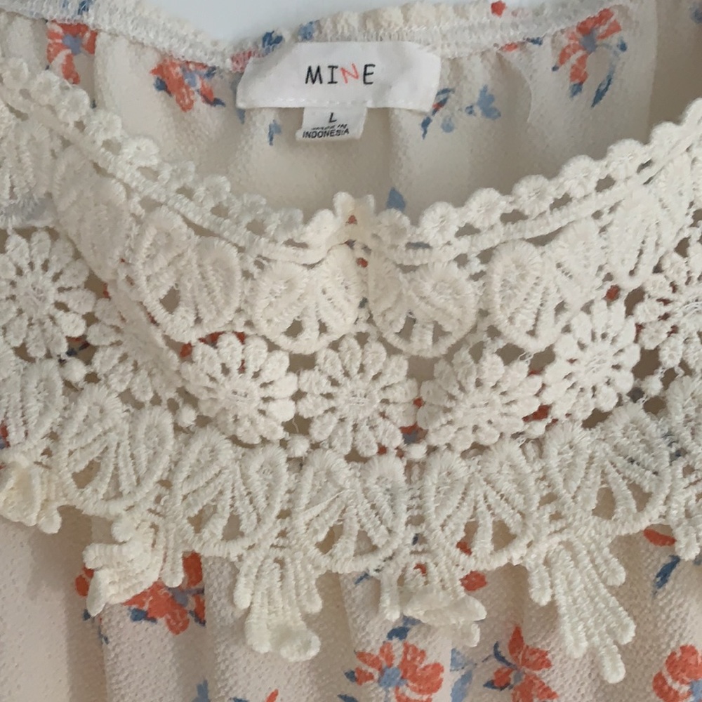 Floral Top - Picture 2 of 3